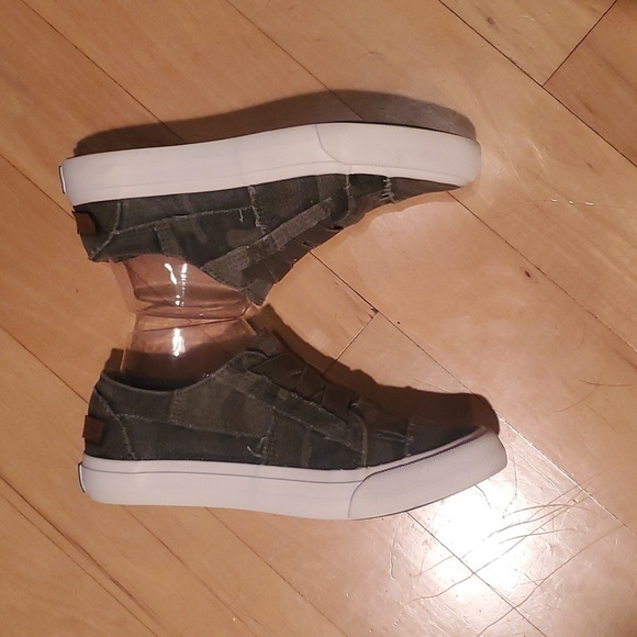Blowfish‎ Malibu Marley Army Green Canvas Sz. 7 Sneakers - Picture 5 of 8
